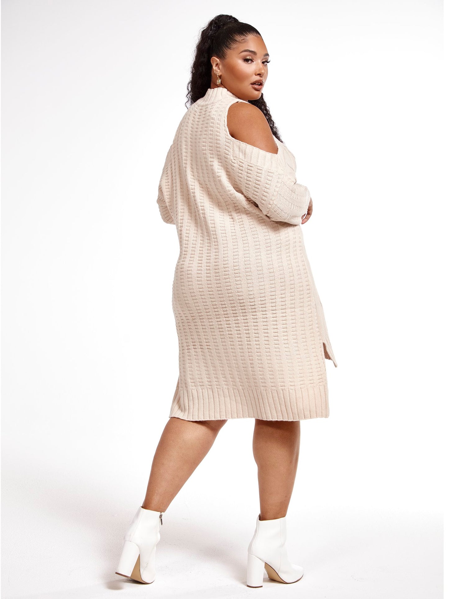 #color:IVORY